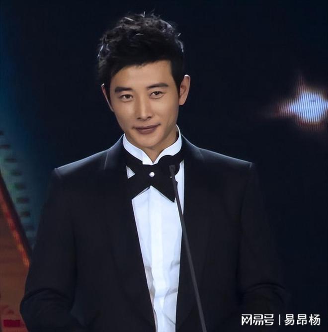 中相遇39岁才当爸爸结婚六年宠妻如宝米乐m6网站演员罗晋：和妻子在拍戏(图12)