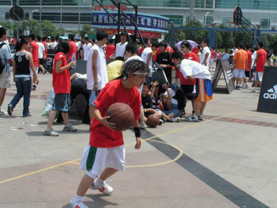 栏--街球挑战赛武汉赛区小记者专(图2) 栏--街球挑战赛武汉赛区小记者专(图2)